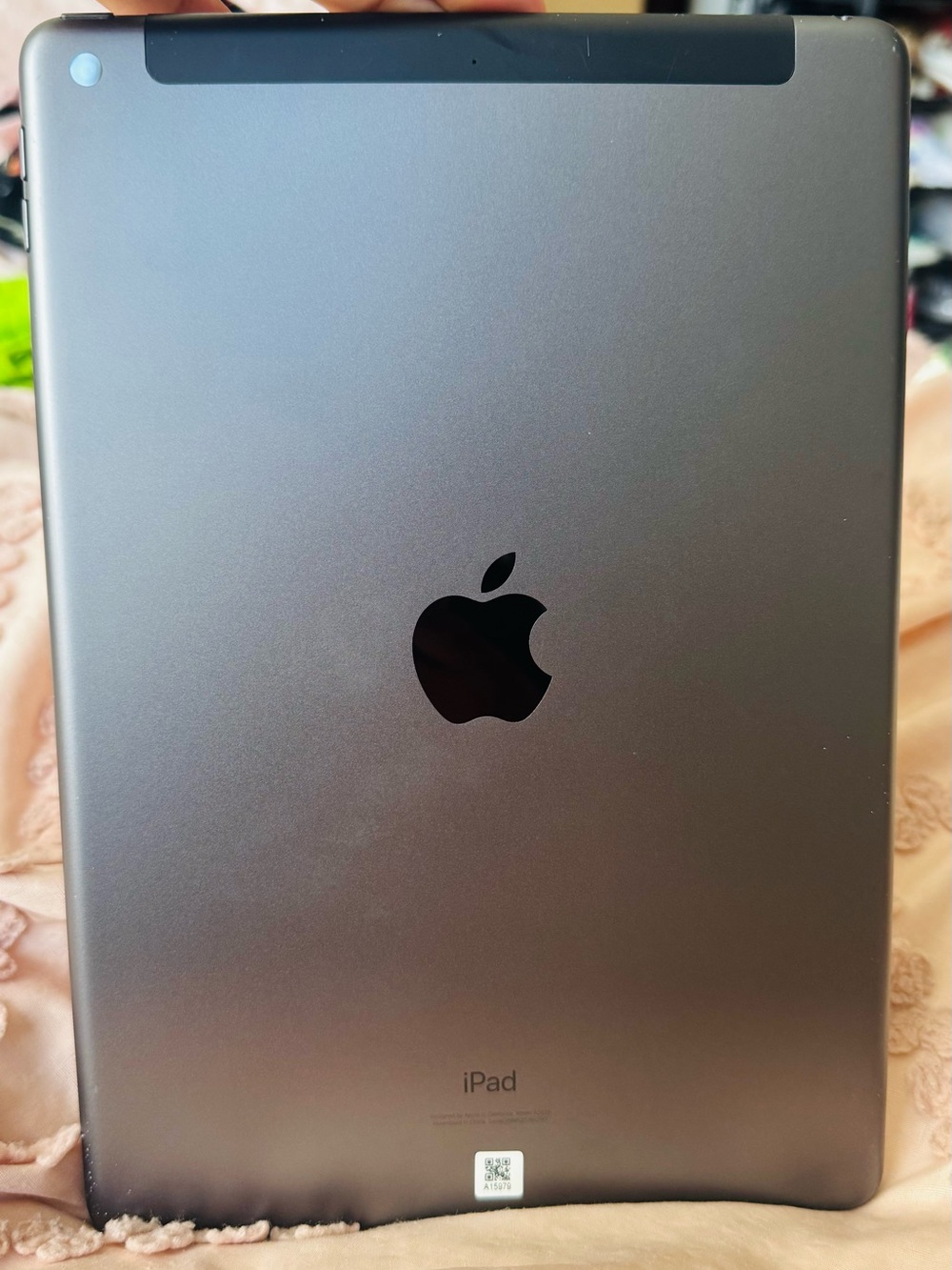 Apple iPad 8th Gen - size 10.21 unlocked for all carriers. 128gb